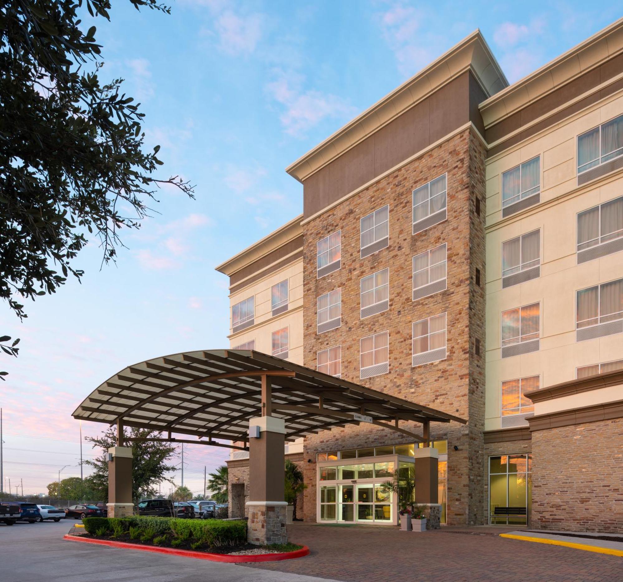 Doubletree By Hilton Houston Westchase Hotel Exterior photo